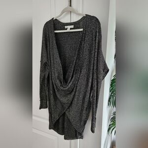 Kaisely Gold Metallic Thread / Black Twist Front Sweater